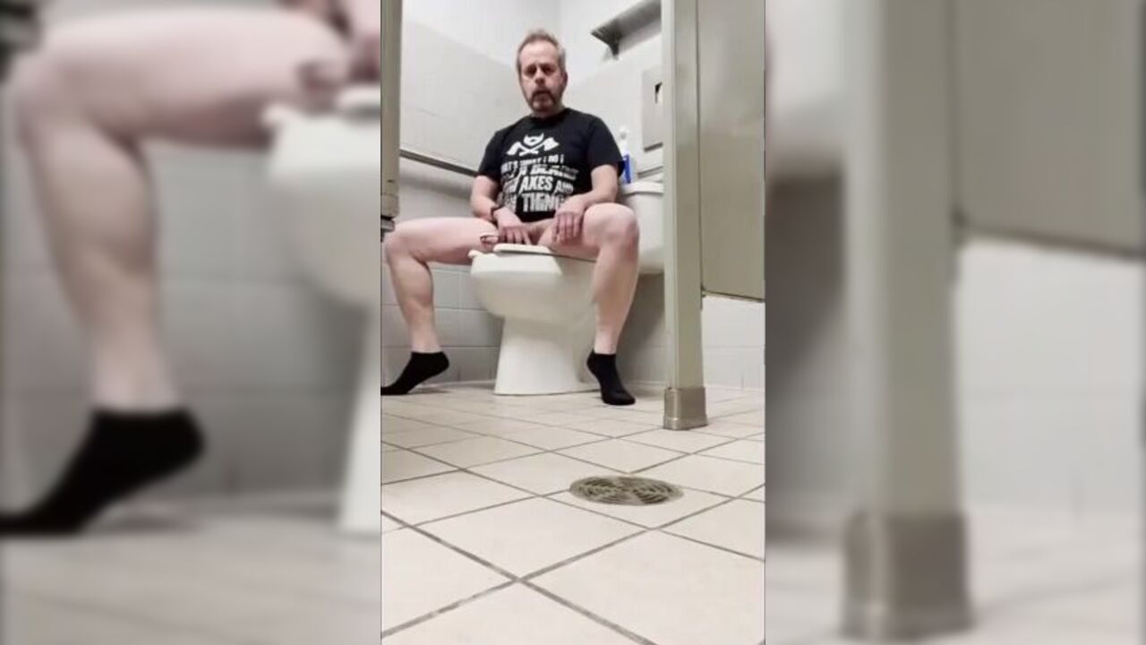 Watch this guy devour a juicy load in public like a filthy scat