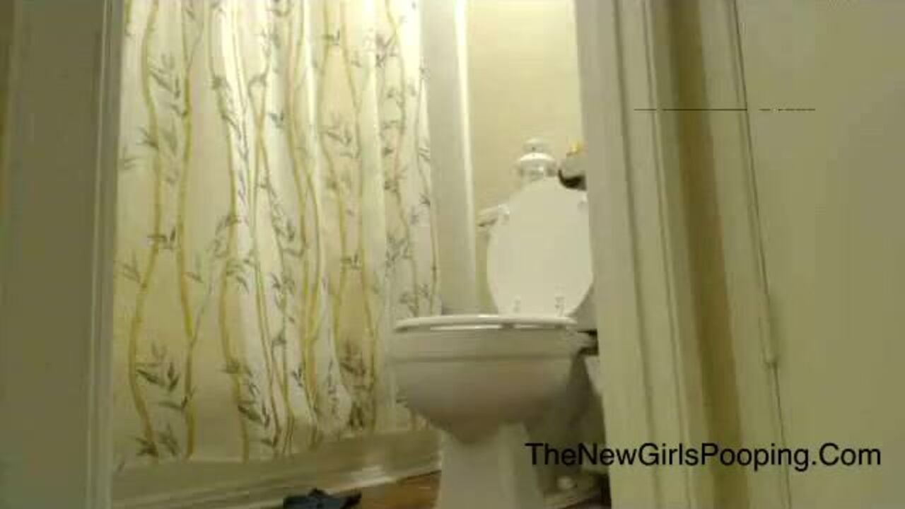 Watch this kinky ebony girl get off on pooping & farting on the toilet