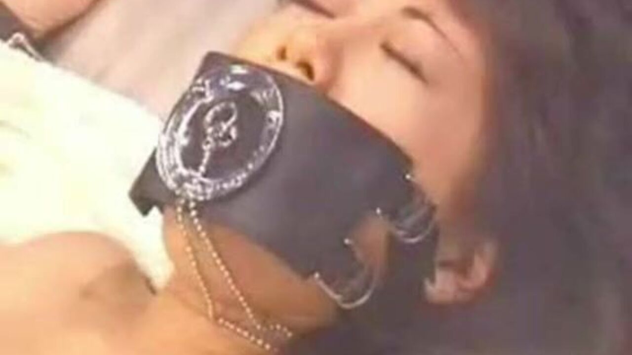 Chinese slut scat porn to eat her own filth in scat porn video