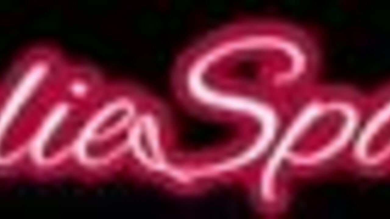 JewlieSparxx gets down and dirty in a scat video with her slave