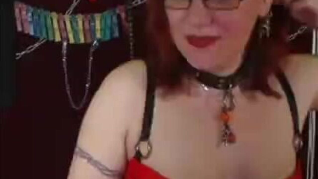 Redhead cam girl gets a messy puke treat in her mouth