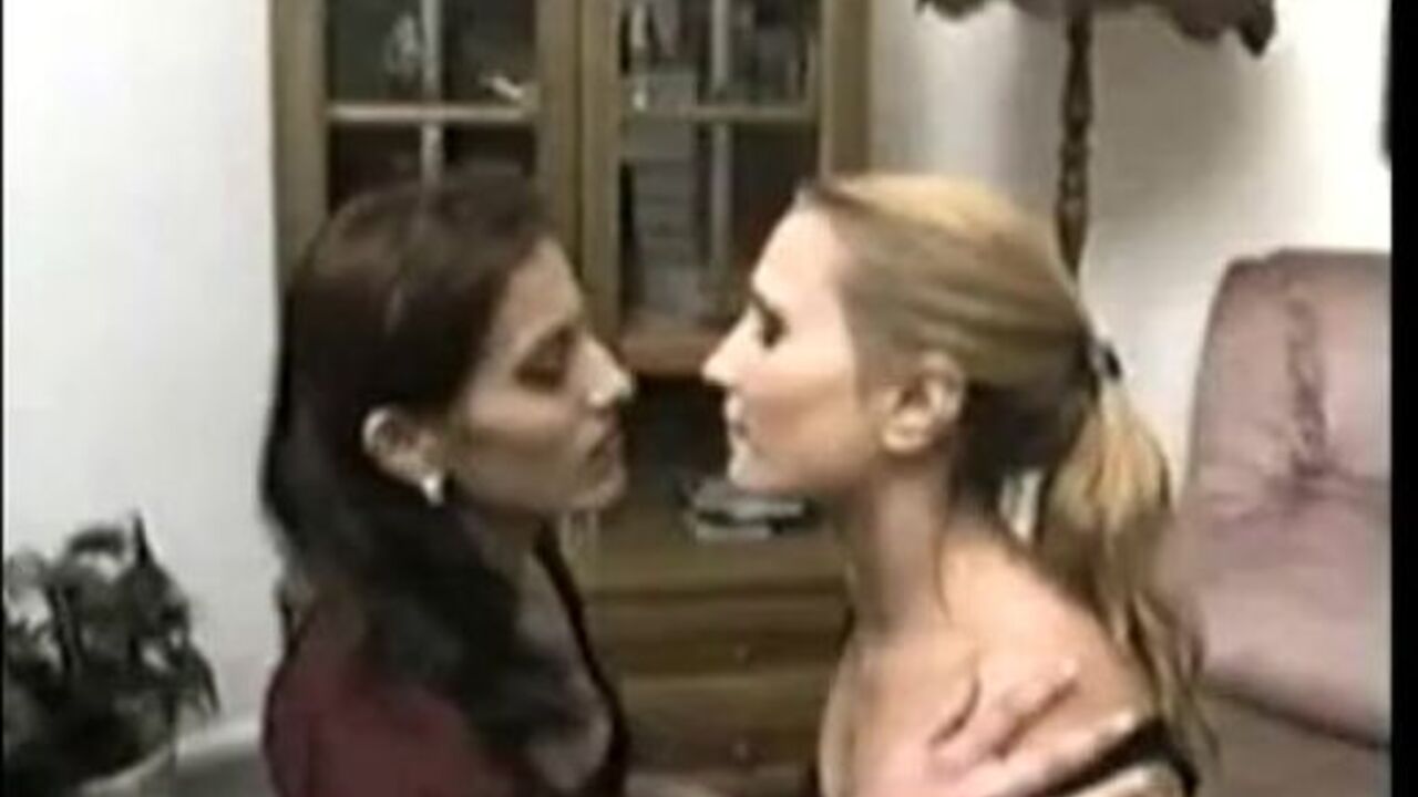 Juicy scat gets a kinky scat-kissing session from a hung stud