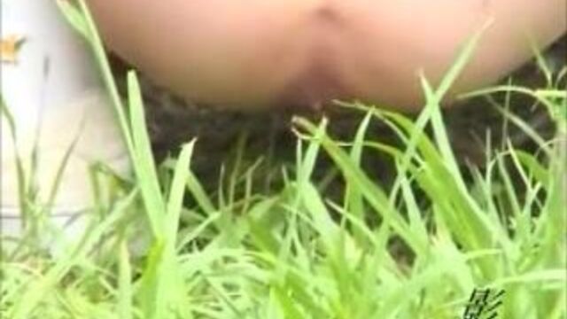 Japanese Girl Outdoor Pooping