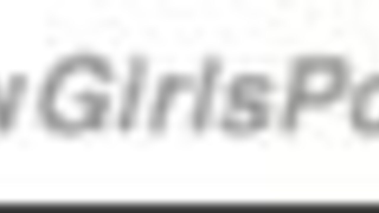 Watch as slutty girl gets her pussy and ass filled with her friends' jizz