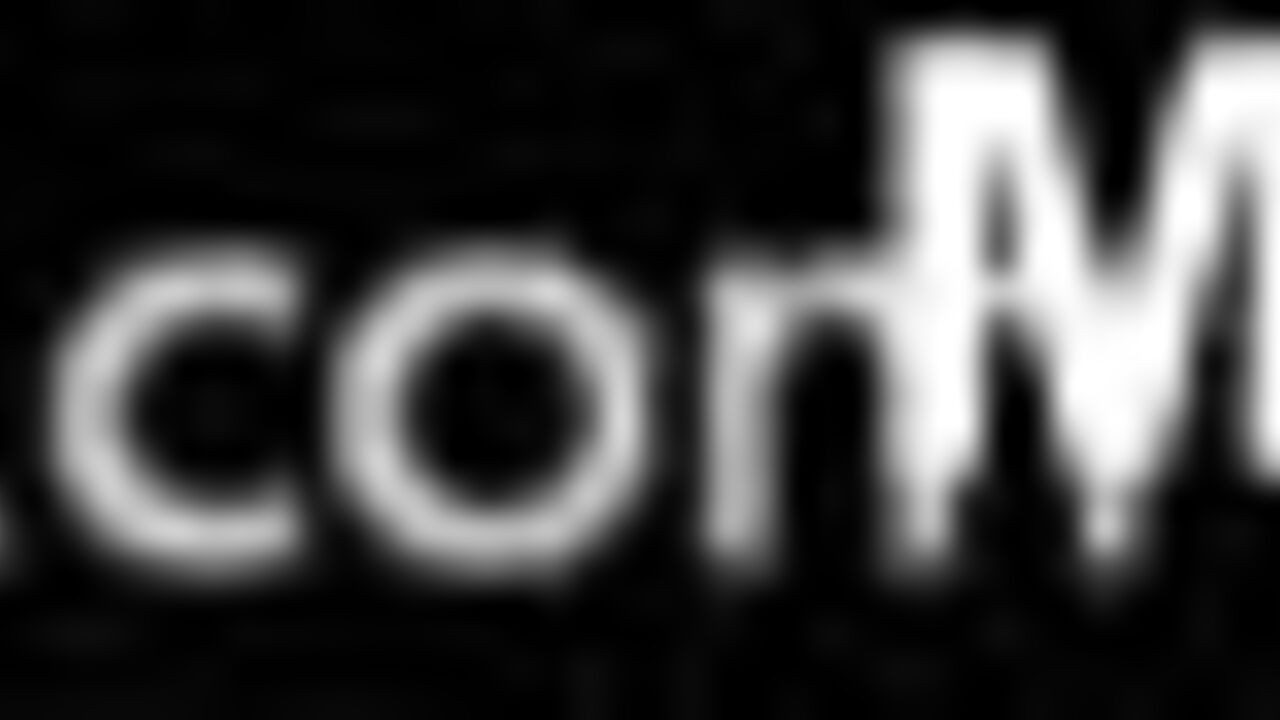 Beautiful Asian girl gets a public peeing and pussy play in spycam video