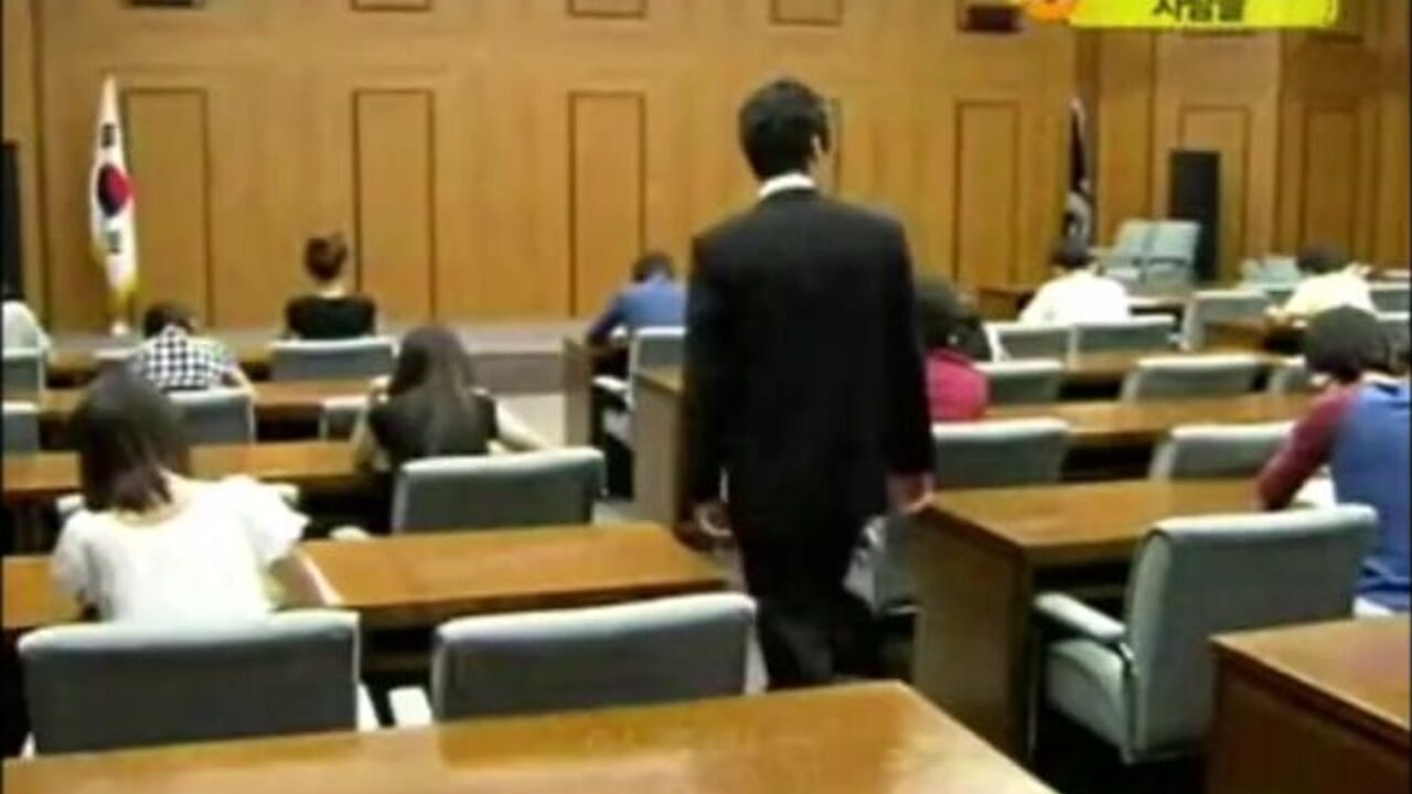 Watch this kinky chick get a kinky scat massage and farting treatment