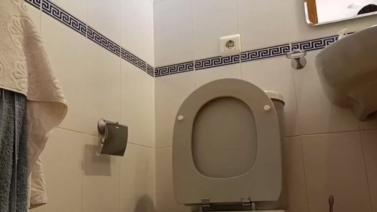 Watch this cute girl get freaky and let it out