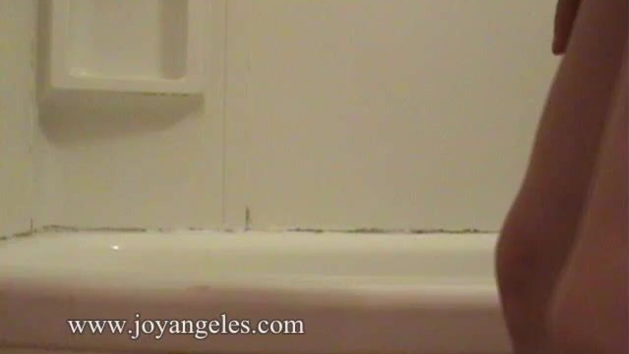 Watch MILA Perlman get drenched in warm bath and pooped by side of the tub