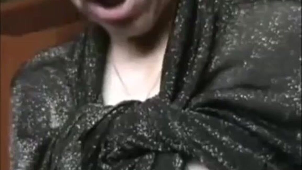 Watch this mature slut get her tight ass drilled by a sex machine while she shits like a fish