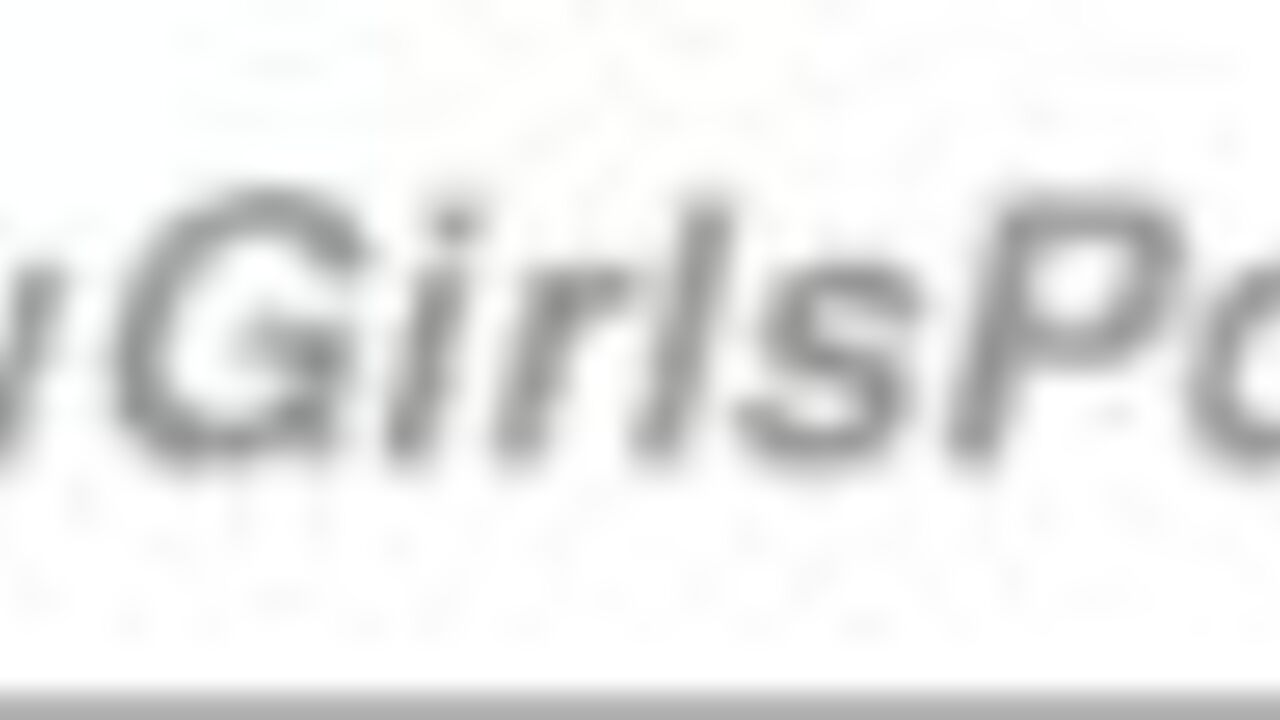 Big-ass babe gets her scat fetish satisfied in The Adventures of Big Butt 6