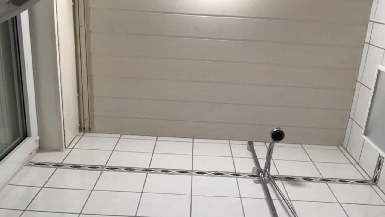 Bella Kackt Von Unten gets her scat fetish satisfied in this pooped-up video