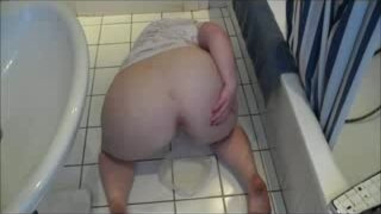 Watch this scat porn video of a pee-caked scat pornstar getting fucked hard