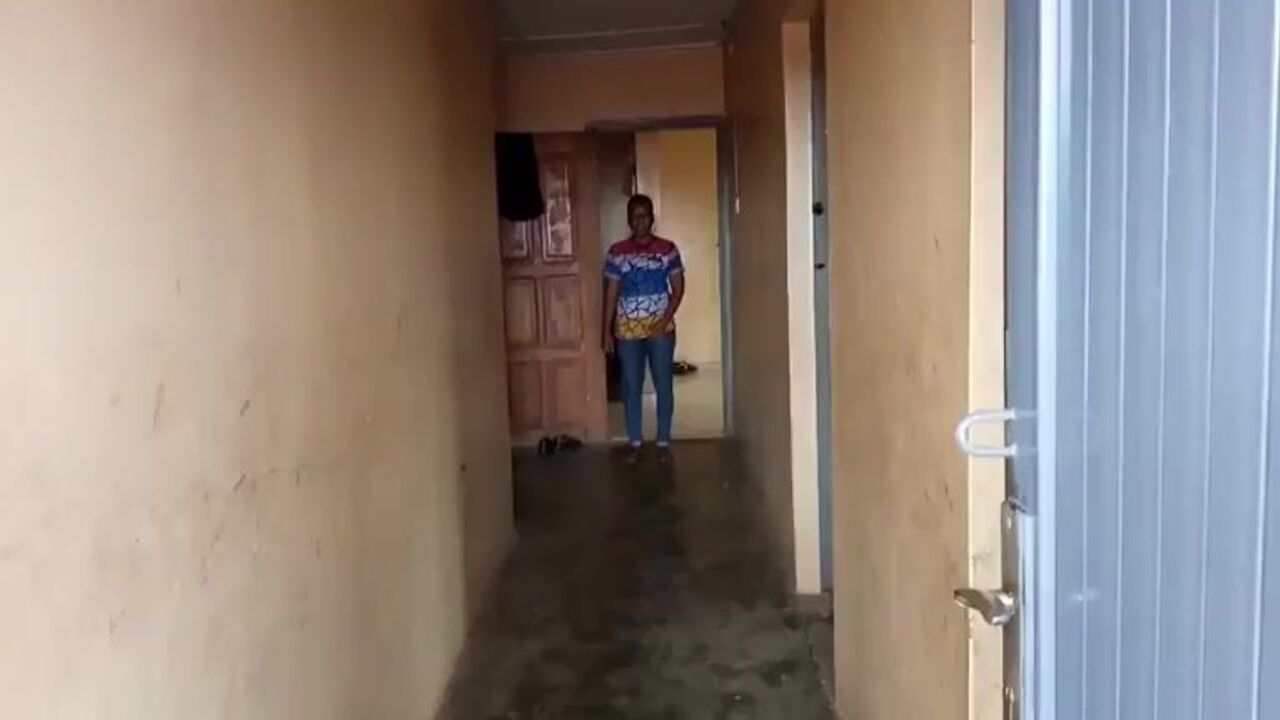 Watch this curvy-ebony-lady-in-panty push herself hard with scat porn and scatporn