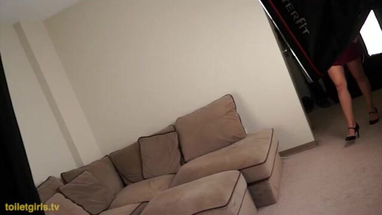 Watch this hot babe show off her body before getting her pussy pooped out