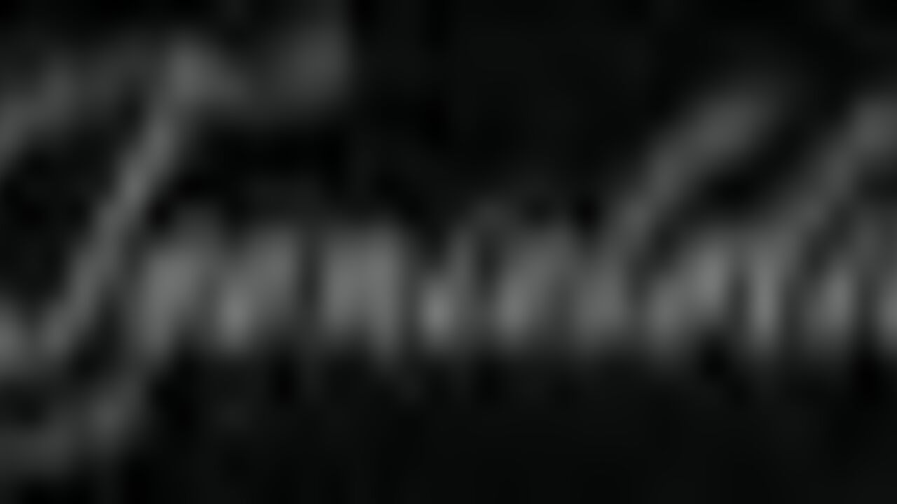 Joyangeles173 gets down and dirty with her favorite scat girls and scat porn videos