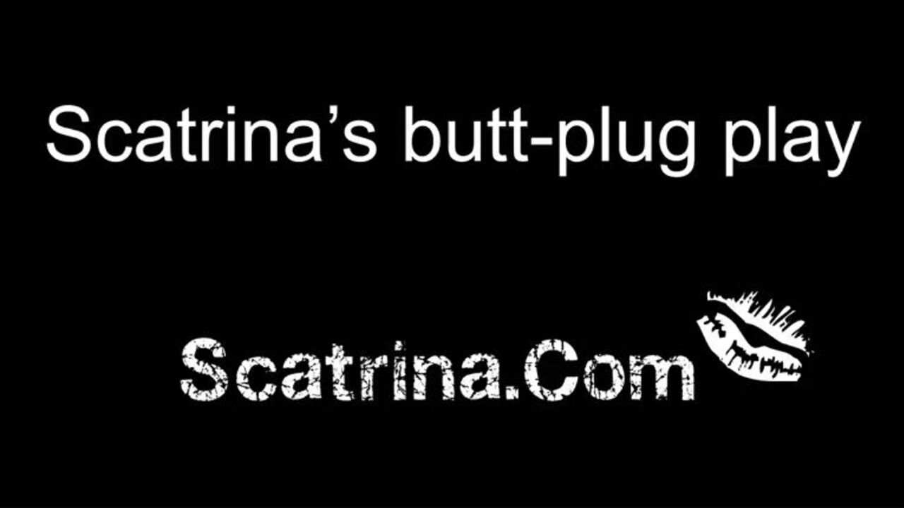 Watch this kinky girl pee and play with her ass plug like a filthy slut