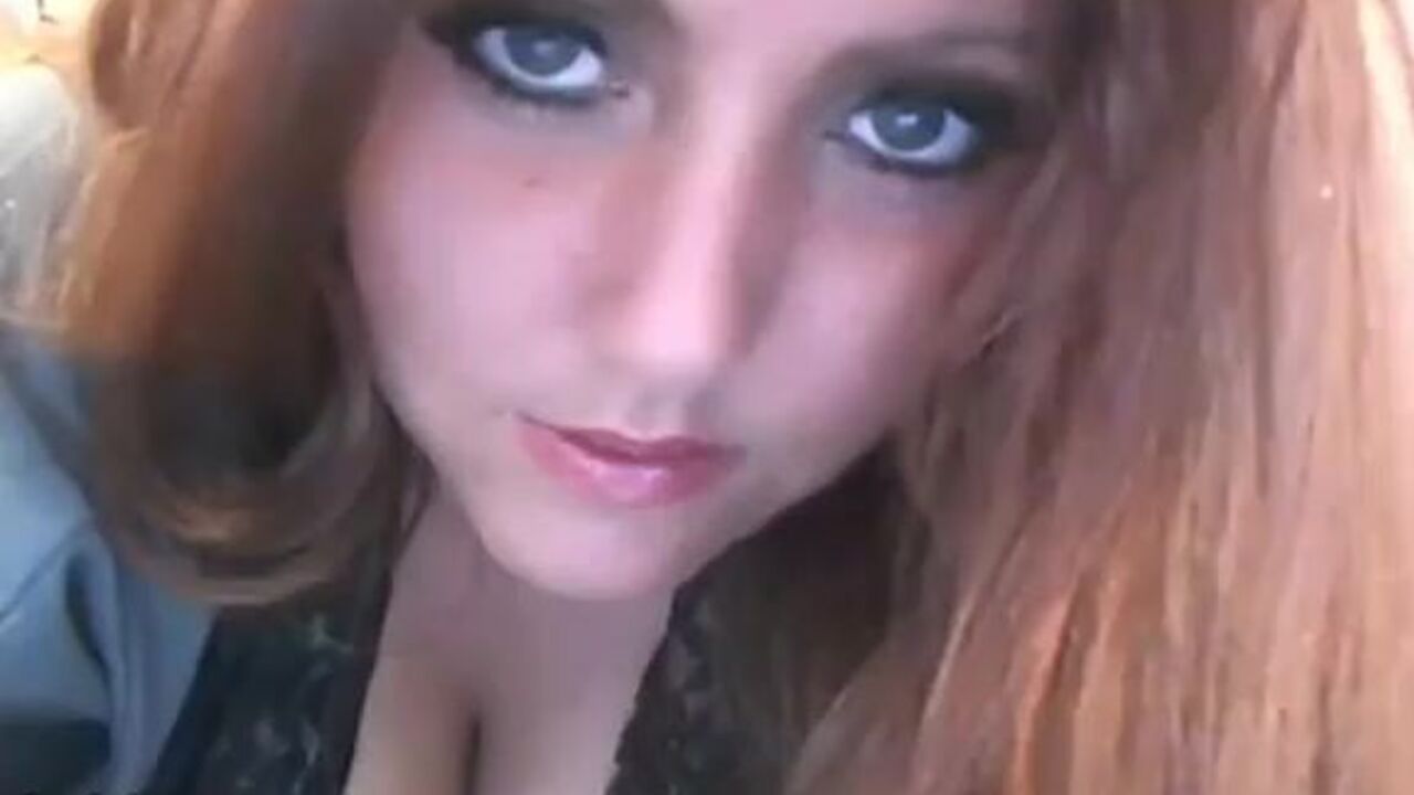 Watch this gorgeous amateur girl dance and pee in the bathroom