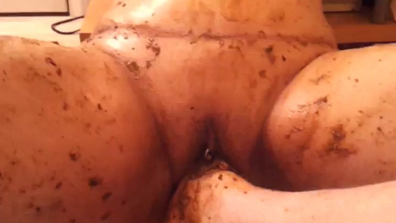 Watch this dirty video of scat girls getting foot fucked and scatporned in 04