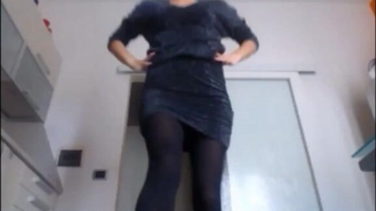 Watch this Italian slut get off on a filthy scat on a plate