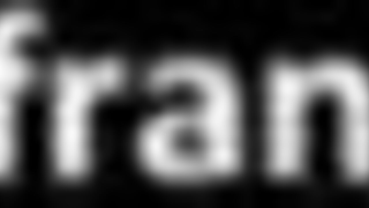 Get a sneak peek of this kinky cam live session with a filthy slut who loves to pee and scat