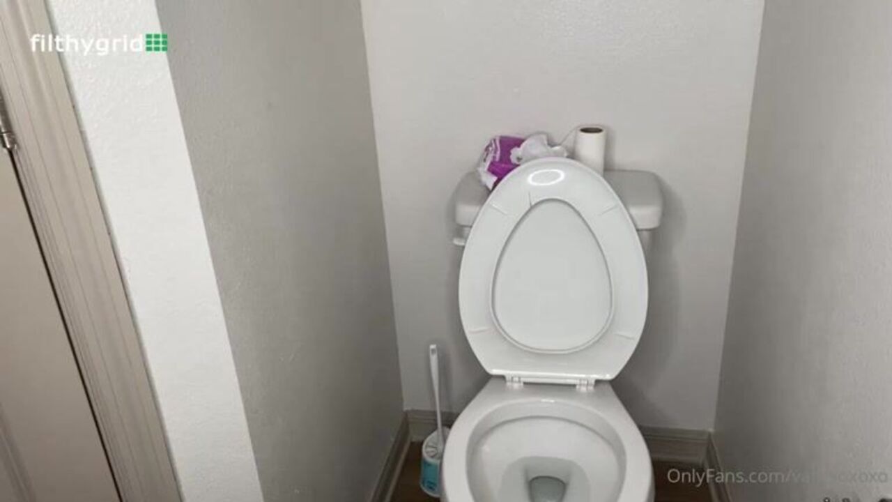 Almost missed the toilet & got a sticky surprise