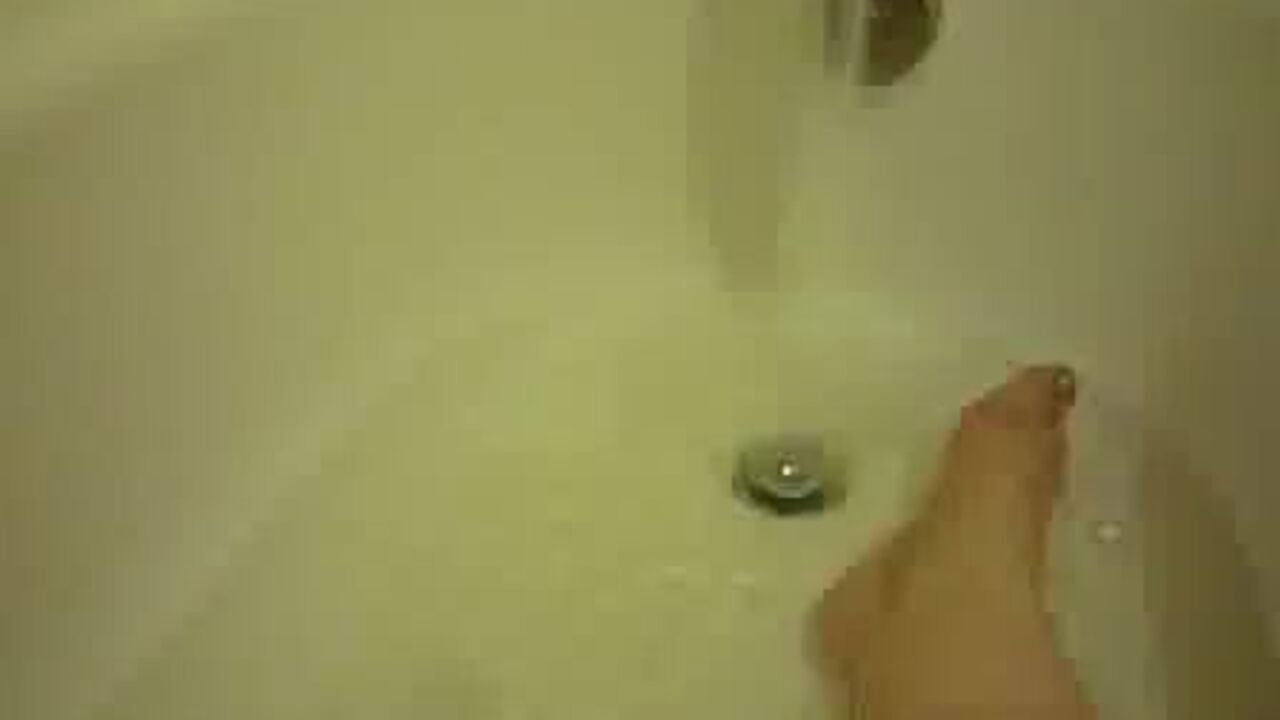 Watch BBW Shits and Plays with Her Wet Pussy in the Bathtub