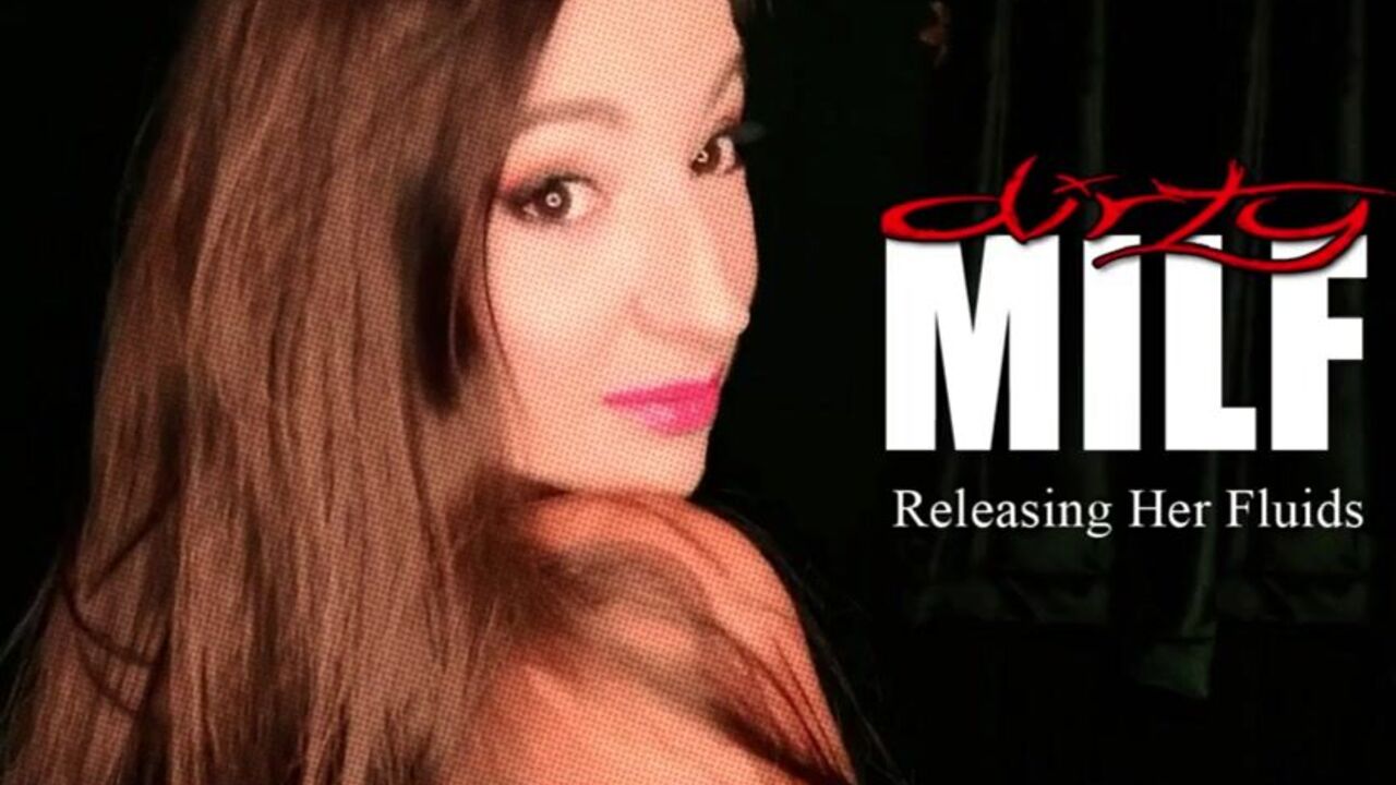 Amateur MILF gets naughty with her own pee and scat