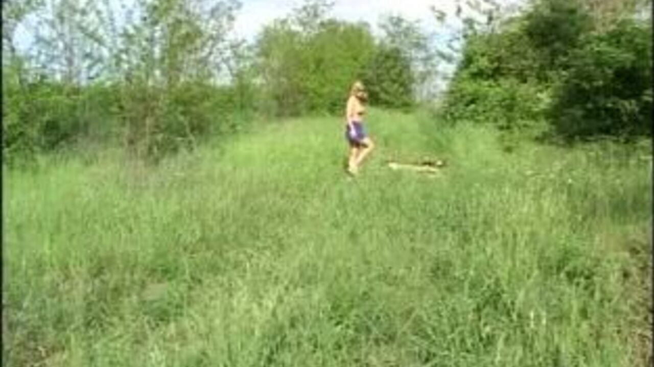 Amateur slut gets her scat wet and wild in the open air