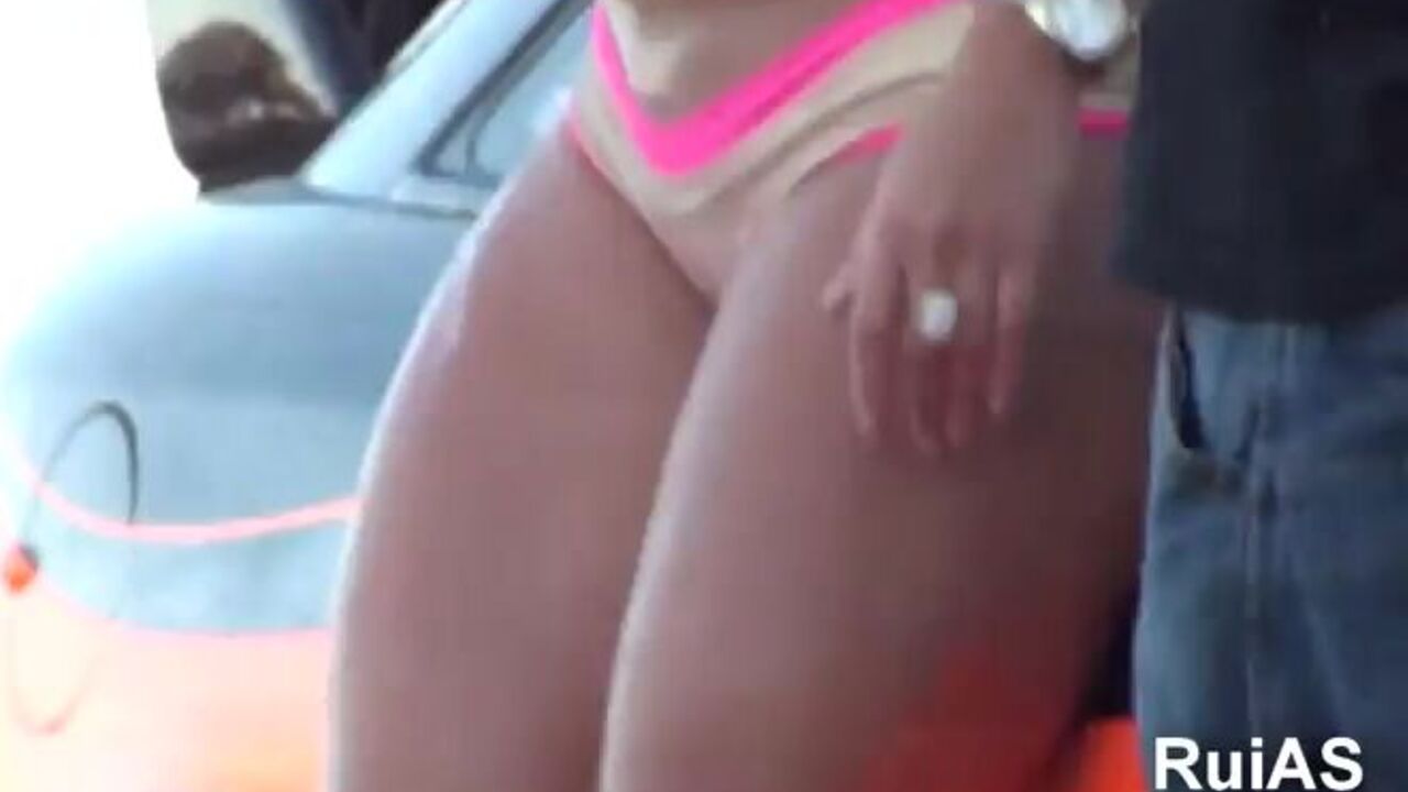 Watch these candid bikini-clad babes in public scatting and ass-licking