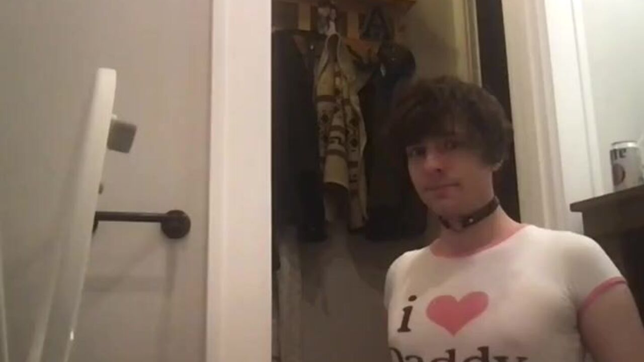 Kinky scat porn: Eat it all up with this kinky boy and his toilet