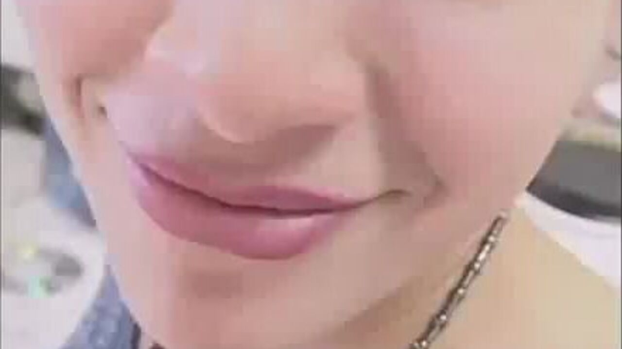 Amateur babe gets kinky with piss & scat play