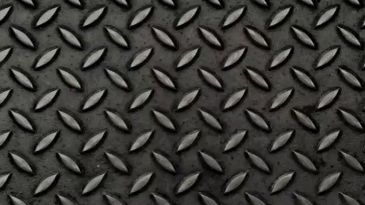 Kacked up Lesbo babes pee & scat in wild pee session