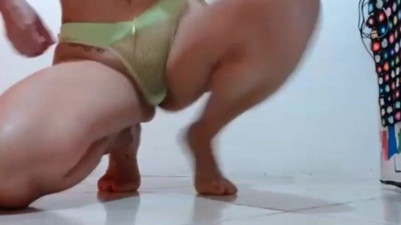 Watch as Lindsay gets her massive feet covered in poo and takes it deep in her scat