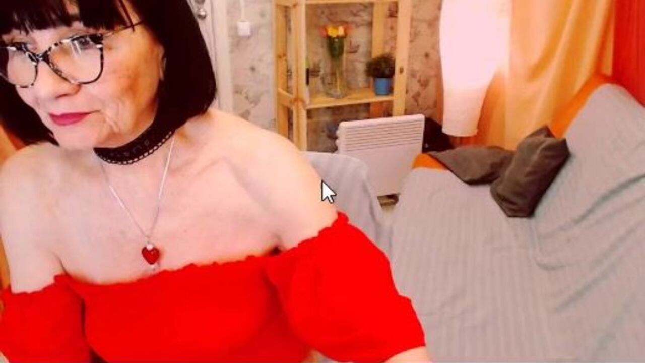 Tina Joness gets down & dirty in scat porn video