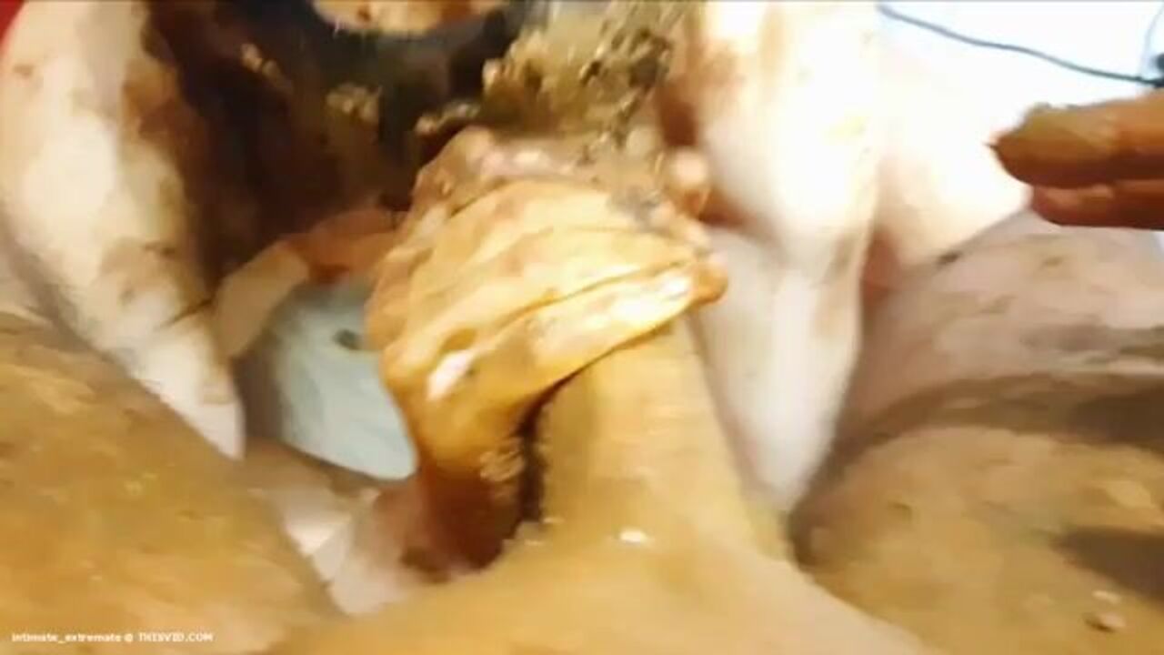 Watch a scat porn video of a submissive scat slave getting drilled in a pooped up pussy