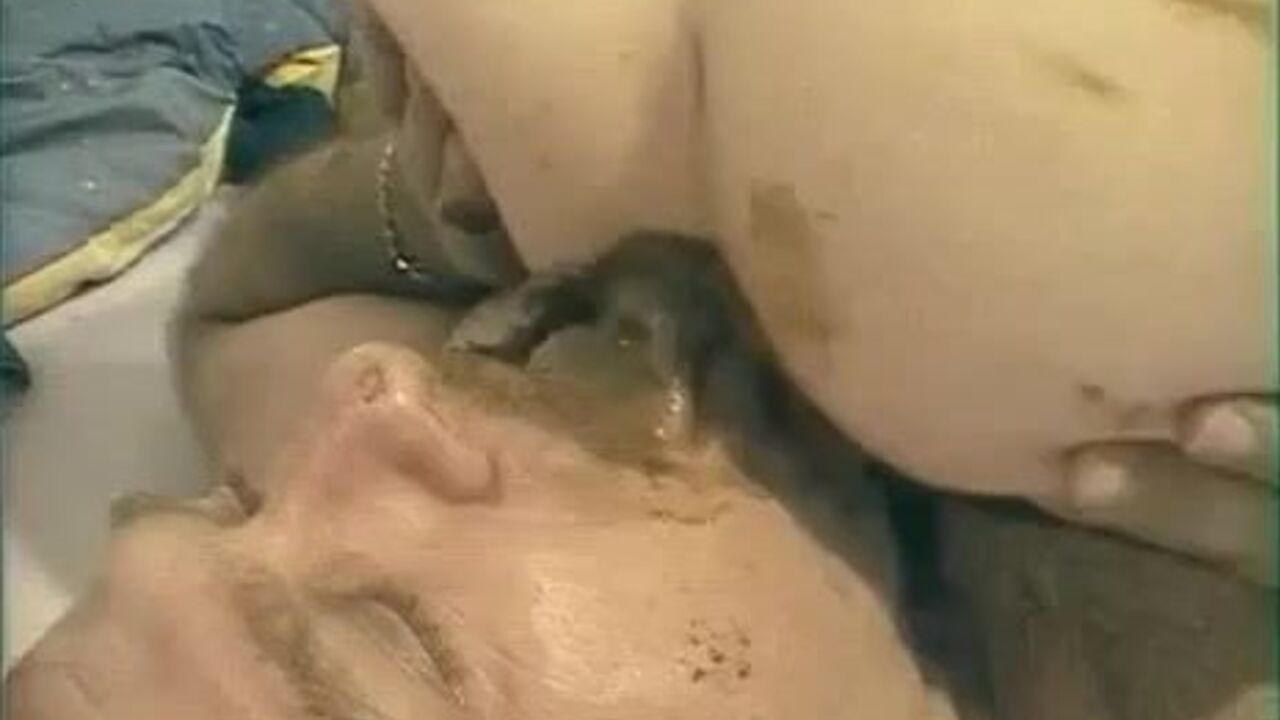 Watch this amateur slut devour her own ass with her favorite scat dishes