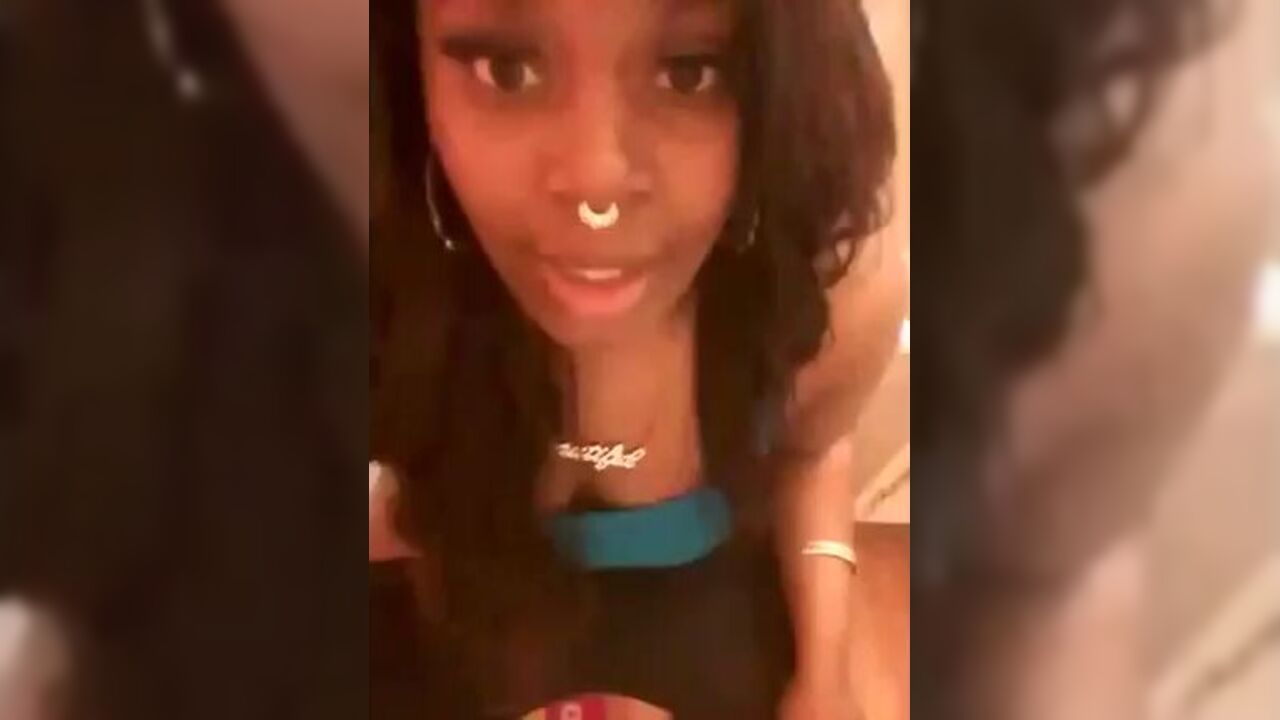 Watch this stunning ebony slut scat on the toilet and let it flow