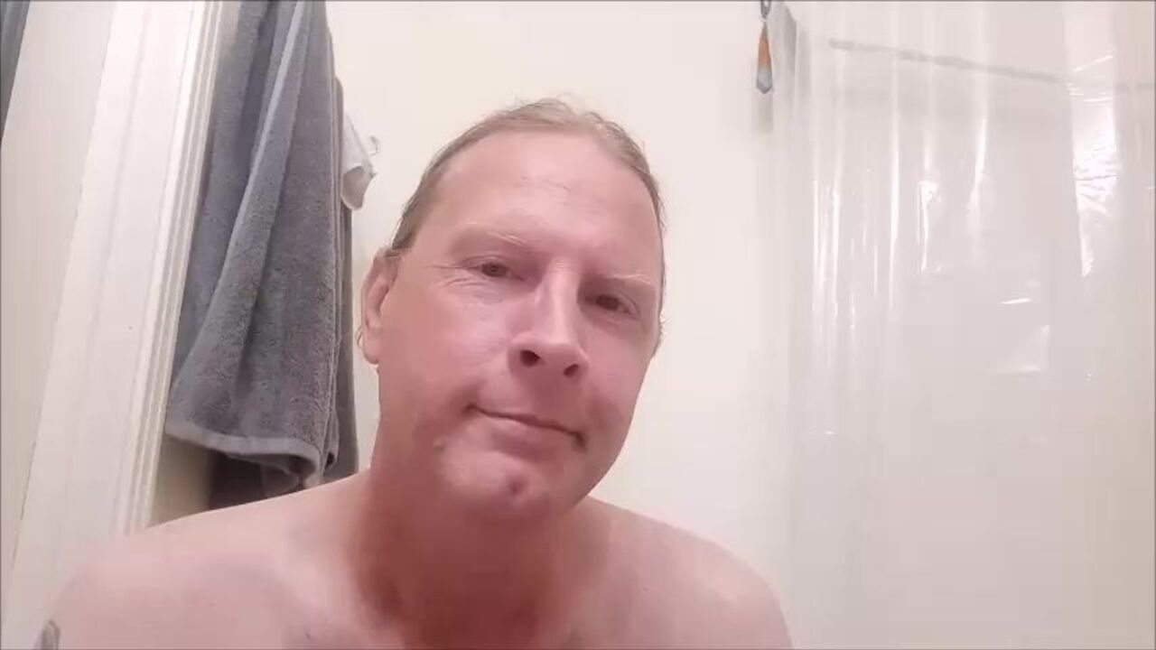 Amateur slut gets under the pile of dirty scat and talks dirty while getting a facial