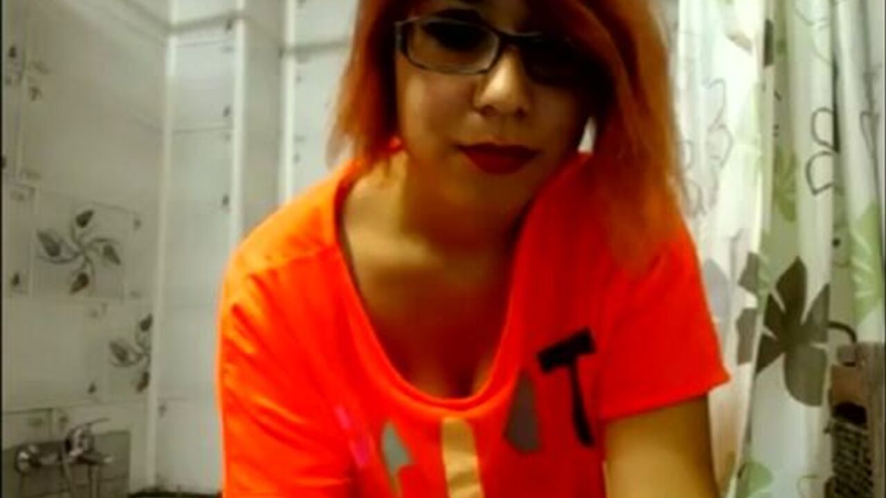 Watch as this hot babe gets a kinky surprise in her scat video - ES - 93