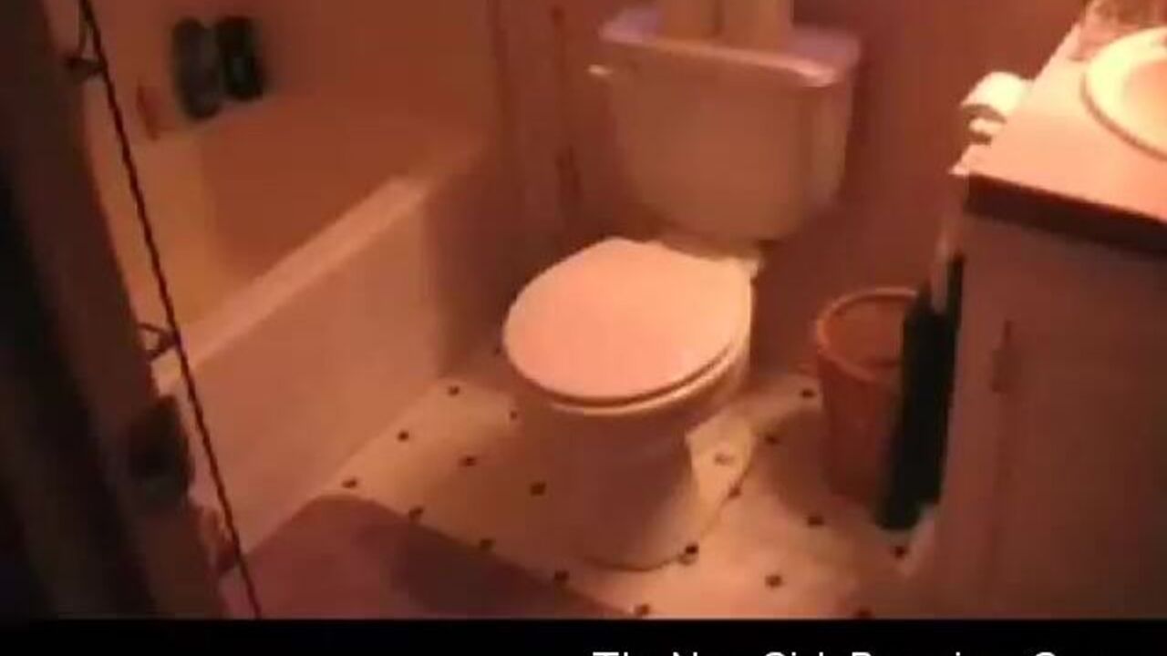 Purple Nightie's kinky piss play is a must-see!