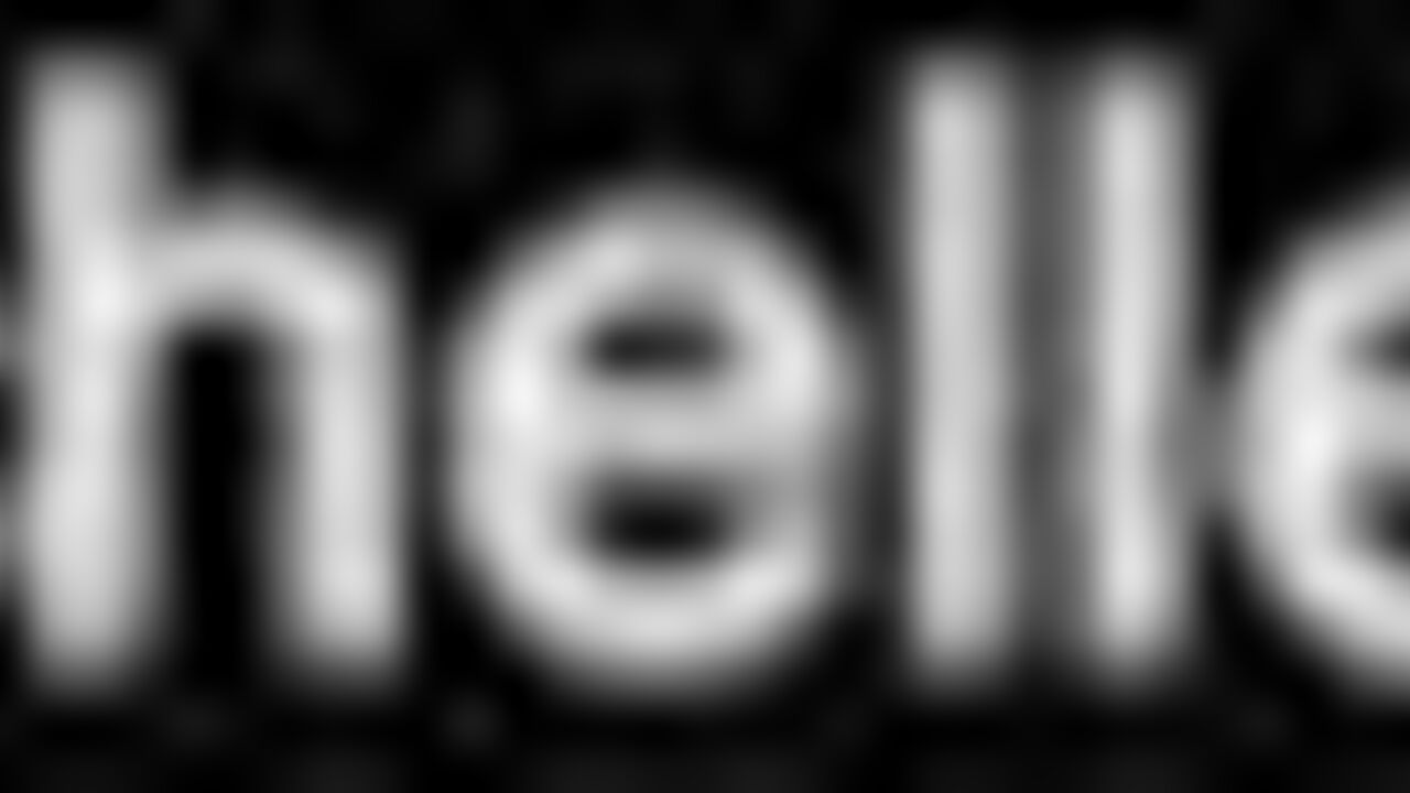 Thick and scatty slave gets her pussy and ass pounded in dirty porno