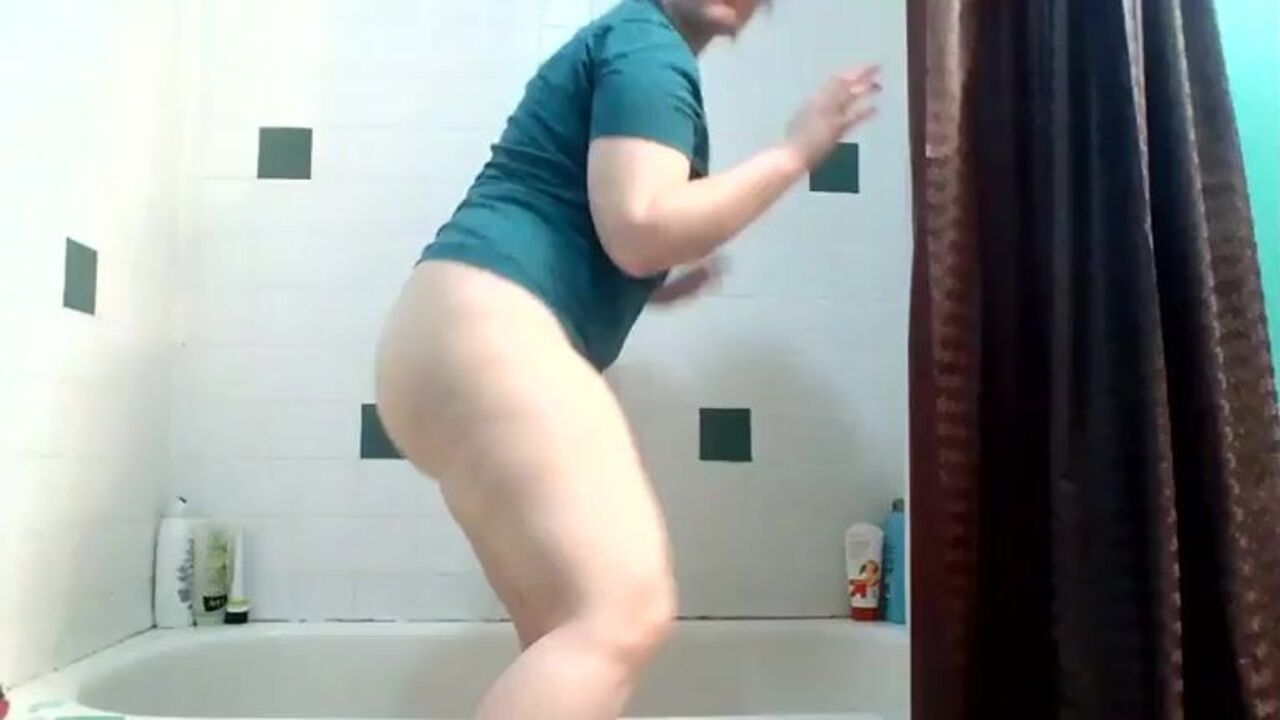 Watch this teeny slut stand up for her huge load