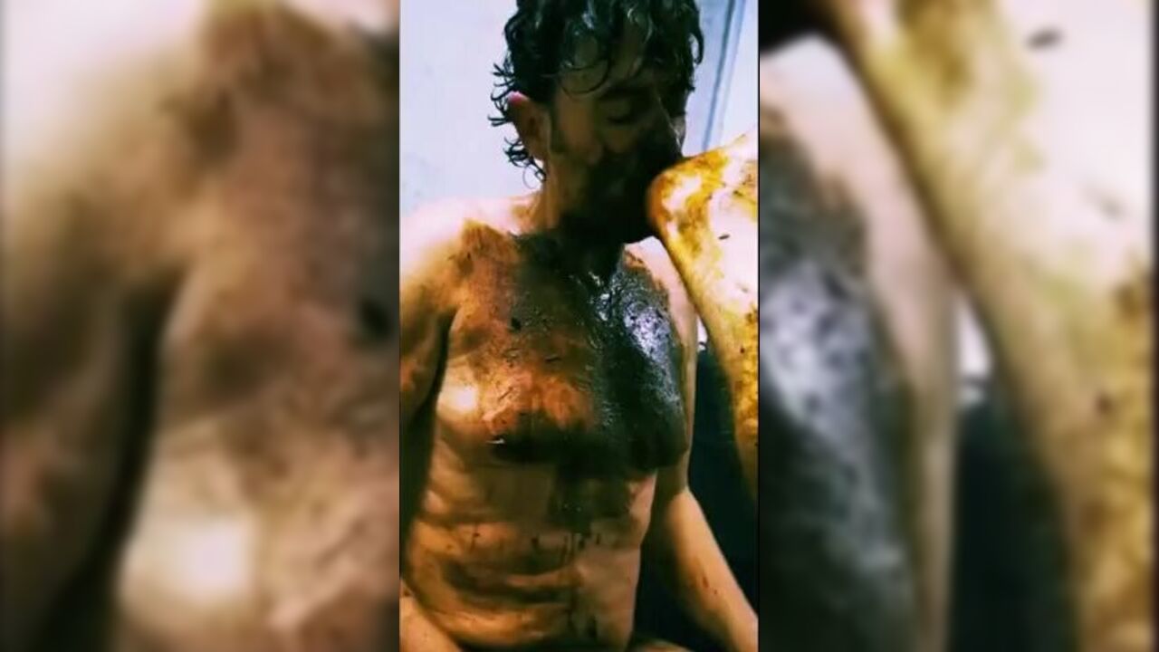 Watch Ozzie CONTINUE Licking Gaggy Feet of His Mate's Hunk