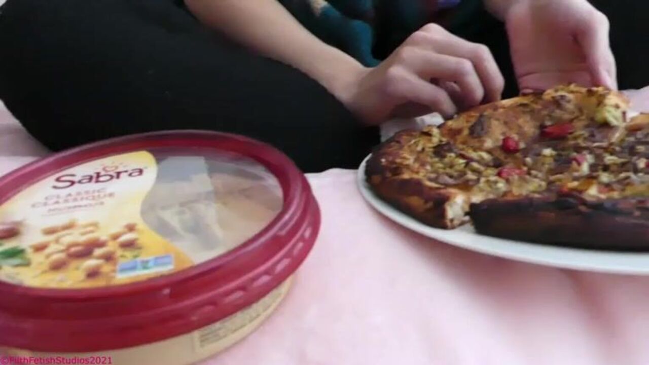 Watch this kinky scat porn video featuring a potty-sitting slut in high heels getting off