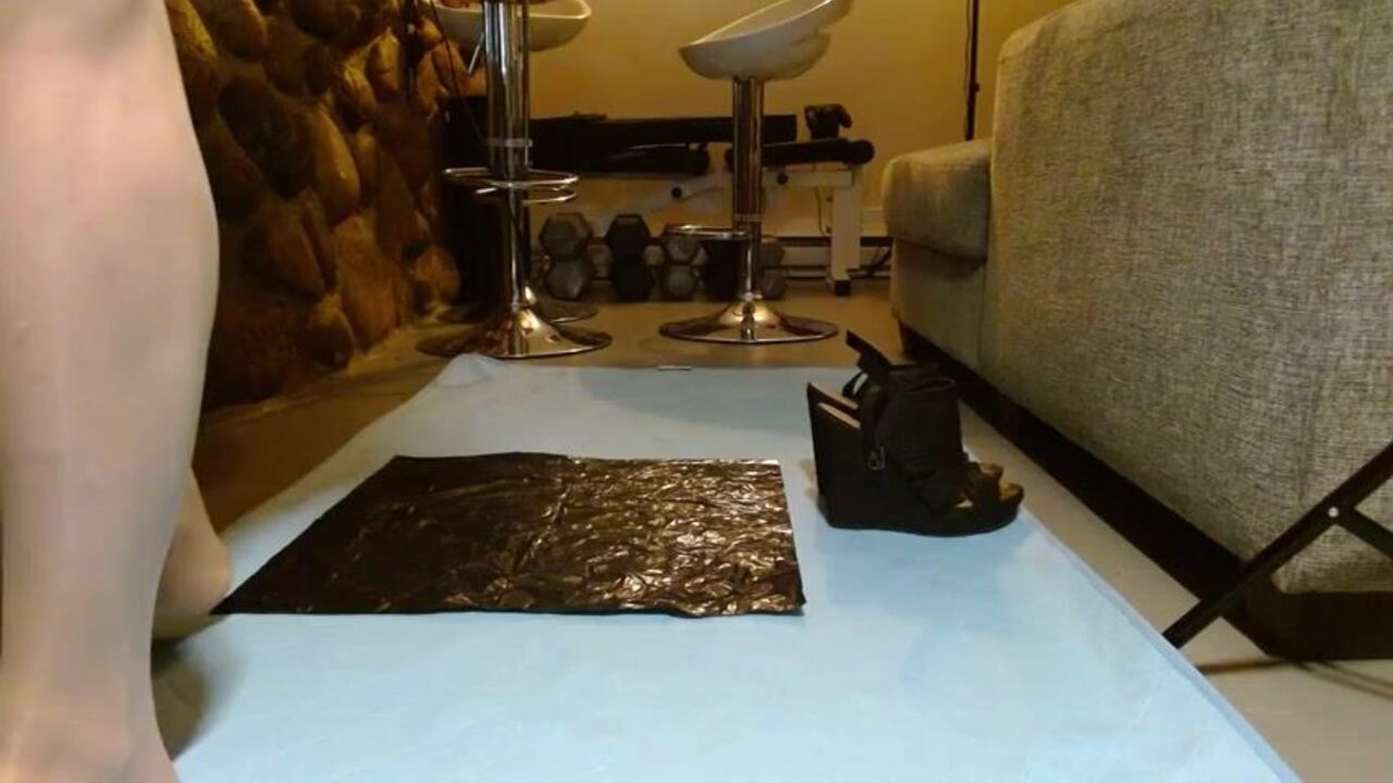 Get ready to take a leak in sexy heels as you watch this scat-filled clip