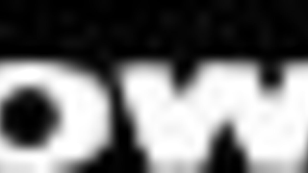 Watch this kinky scat girl get off on scatting and getting off in her own filth