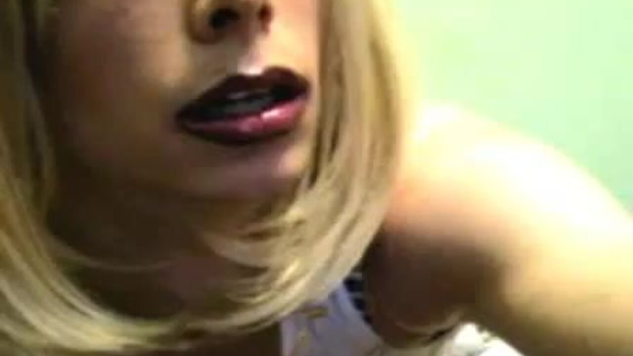 German slut Gurl Shitty goes wild with her scaty dildo - A must-see!