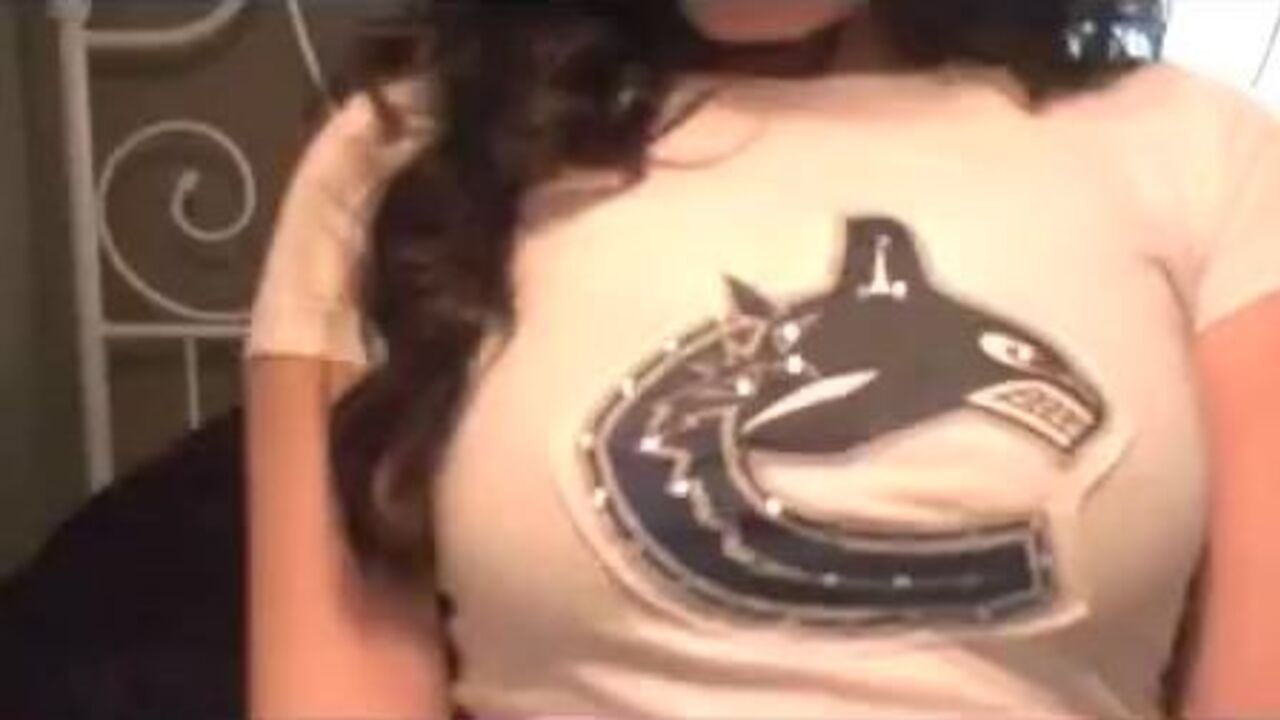 Watch this slutty girl get off with her farting & pooping antics