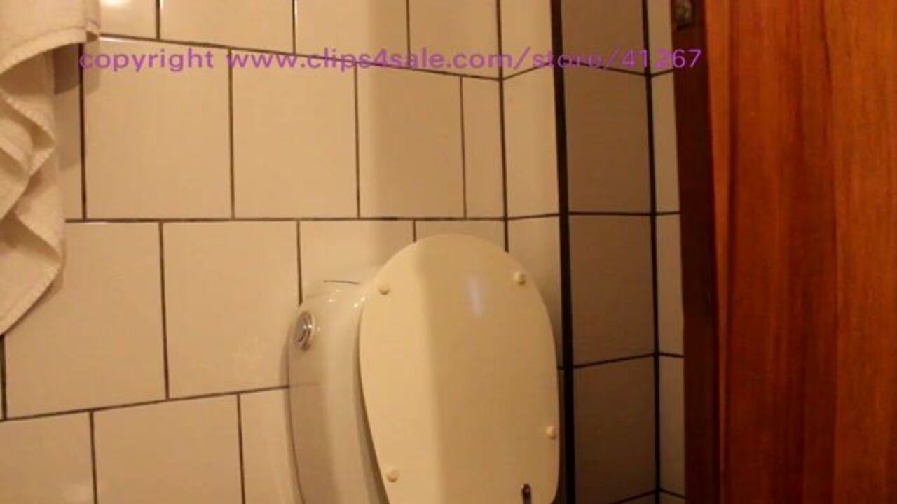 Desperate for a good fuck, this scat porn video features a scatporn chick getting her pussy pounded hard