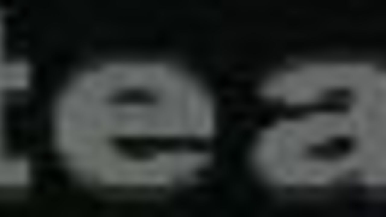 Watch the scat porn of Die-Kaviar-Klan as she gets dominated and humiliated in kinky sex video